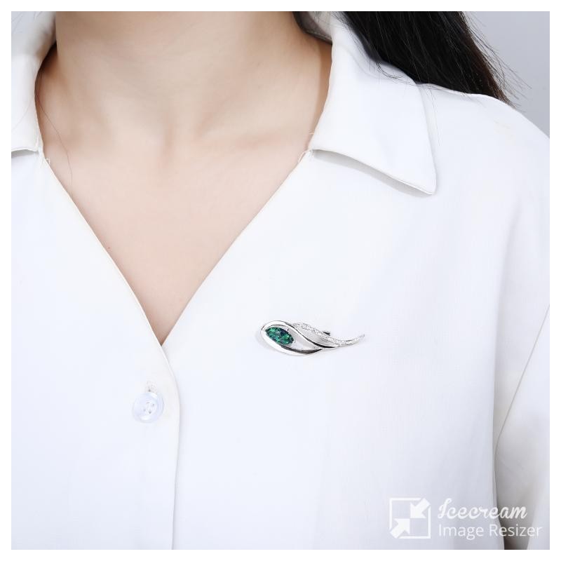 BROSZKA SREBRNA Z CIEMNOZIELONYM OPALEM ŁEZEKA PR.925