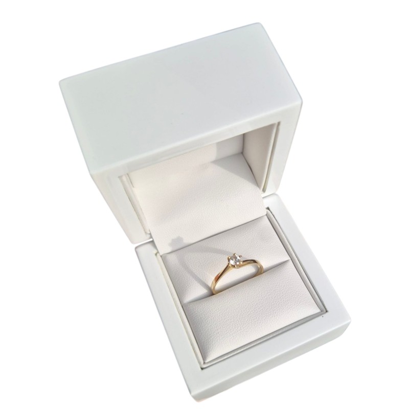 Ekskluzywne drewniane lakierowane białe pudełko na pierścionek