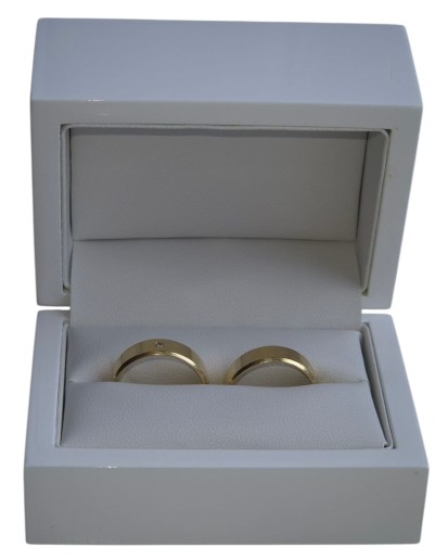 Ekskluzywne drewniane lakierowane białe pudełko na obrączki ślubne