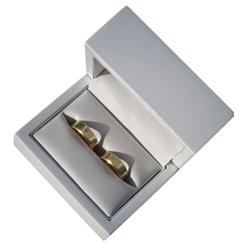Ekskluzywne drewniane lakierowane białe pudełko na obrączki ślubne